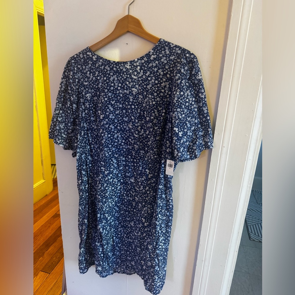 Old Navy Women’s NWT XXL blue and white floral dress